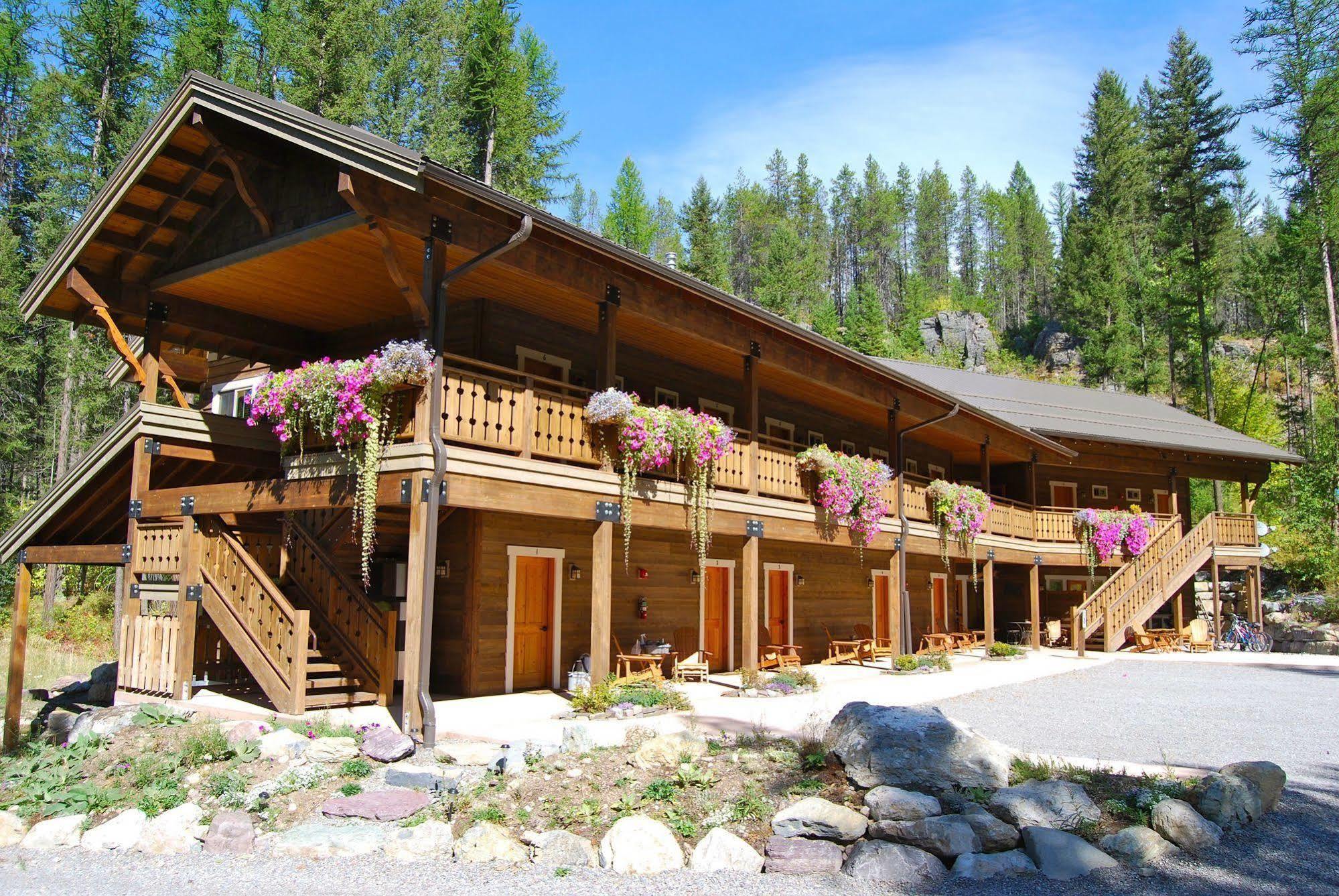 Glacier Guides Lodge 웨스트 글레이셔 외부 사진