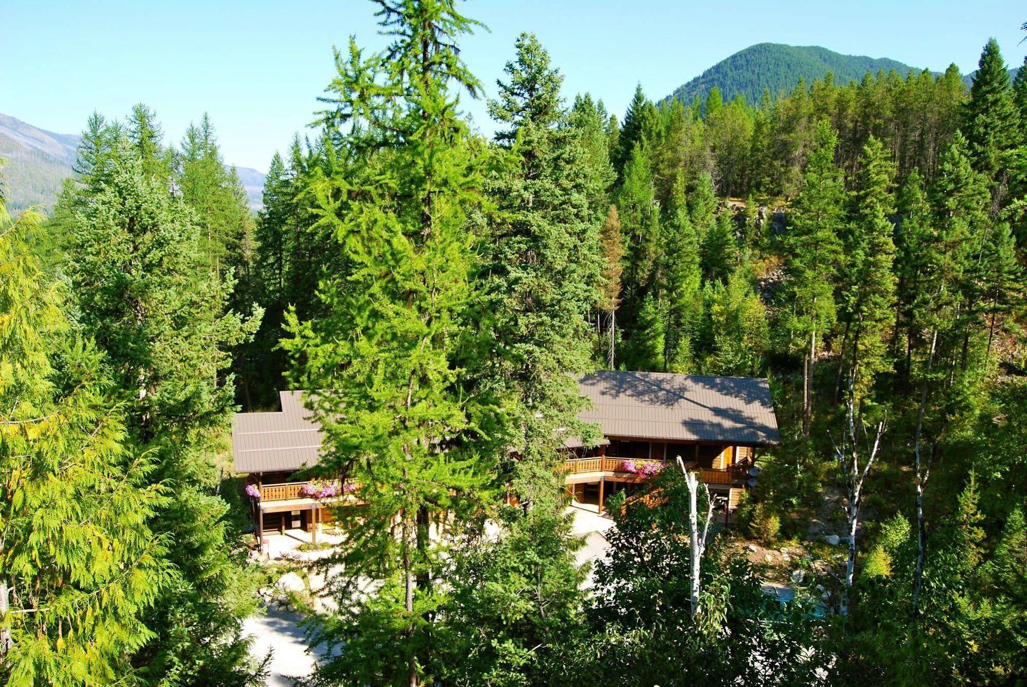 Glacier Guides Lodge 웨스트 글레이셔 외부 사진